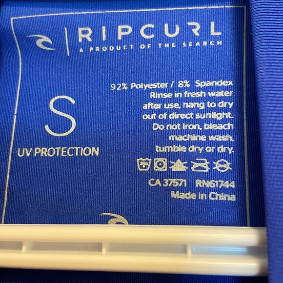 Ladies size small rip curl shirt - Picture 4 of 4